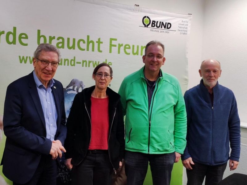 Vorstand der Regionalgruppe Düsseldorf, 4 Personen lächeln in die Kamera